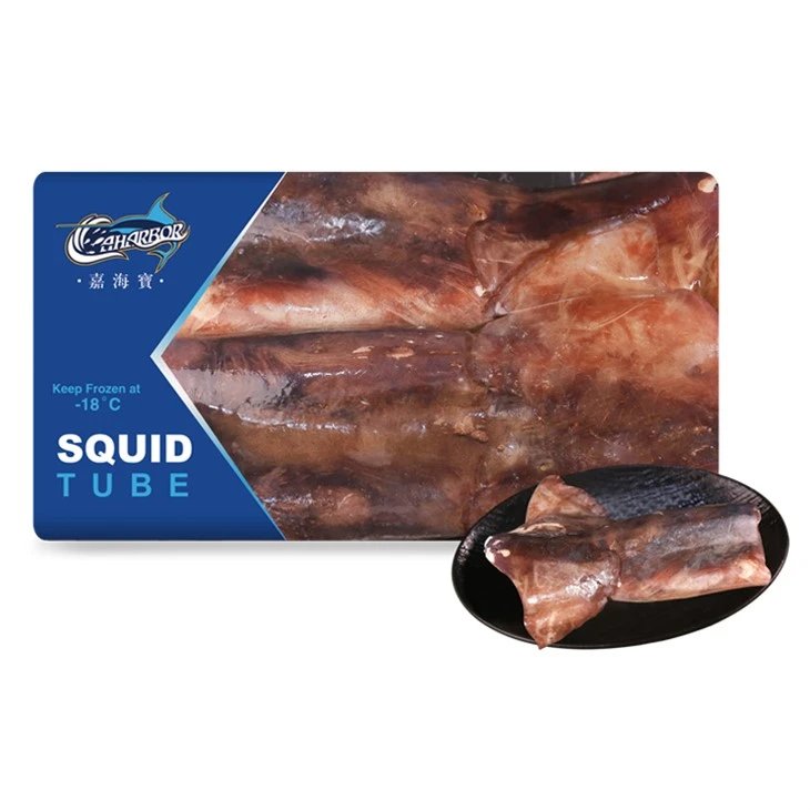 Tubo de calamar gigante congelado en el mar